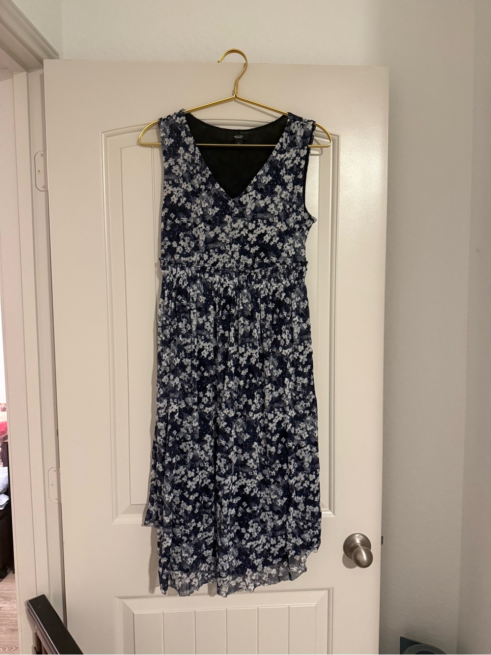Simply Vera Vera Wang Navy and White Floral V-Neck Midi Dress